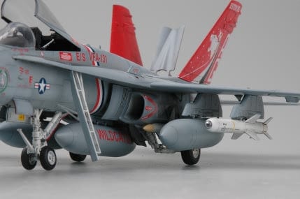 700 - HobbyBoss - 80321 - McDonnell Douglas F/A-18C Hornet - painted model