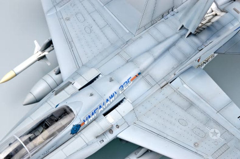 703 - HobbyBoss - 80322 - McDonnell Douglas F/A-18D Hornet - painted model