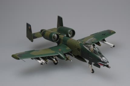 705 - HobbyBoss - 80323 - Fairchild Republic A-10 Thunderbolt II - painted model