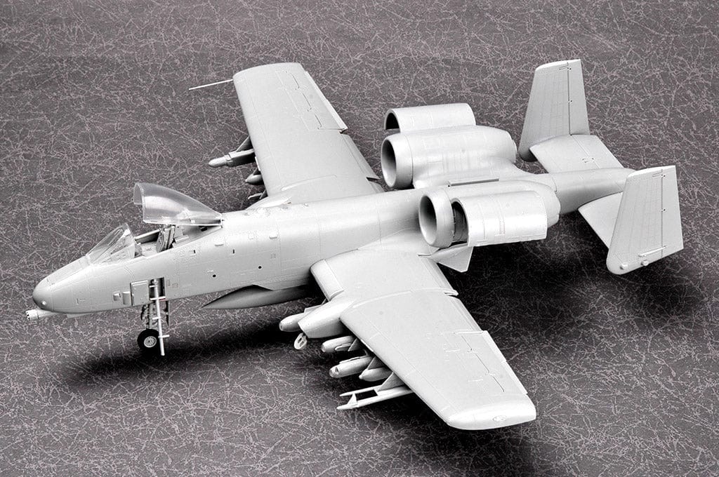 600 - HobbyBoss - 80323 - Fairchild Republic A-10 Thunderbolt II - unpainted model