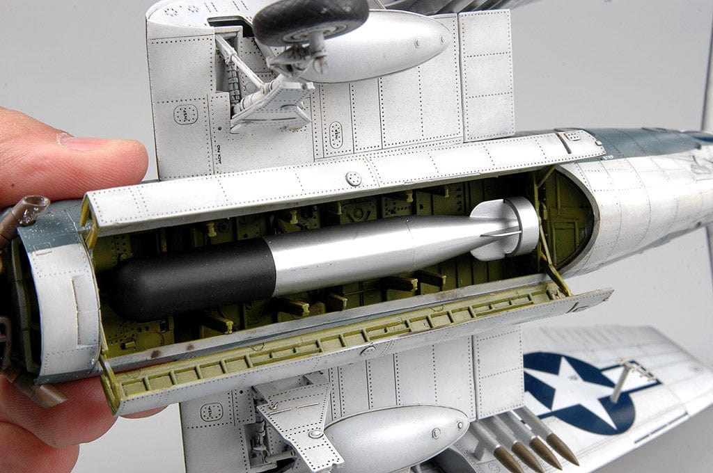 704 - HobbyBoss - 80325 - Grumman TBM-3 Avenger - painted model