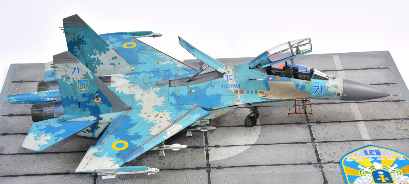 709 - HobbyBoss - 81713 - Sukhoi Su-27UB Flanker C - painted model