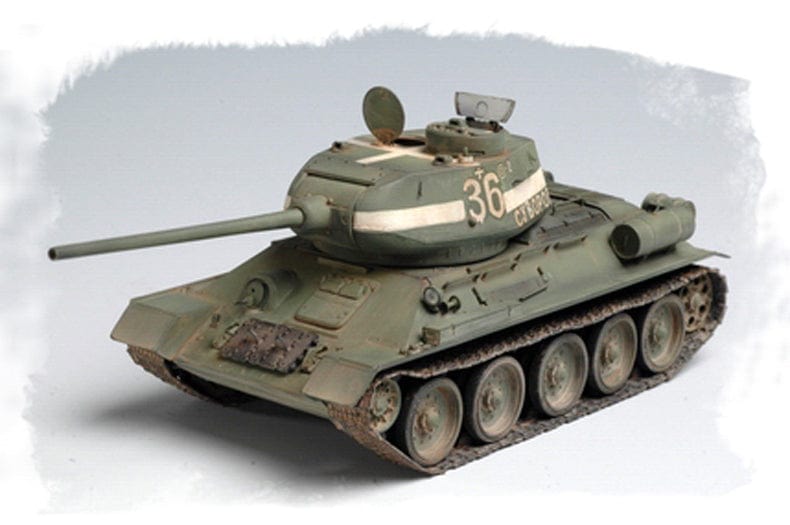700 - HobbyBoss - 84809 - T-34-85 obr. 1944 Angle-Jointed Turret - painted model