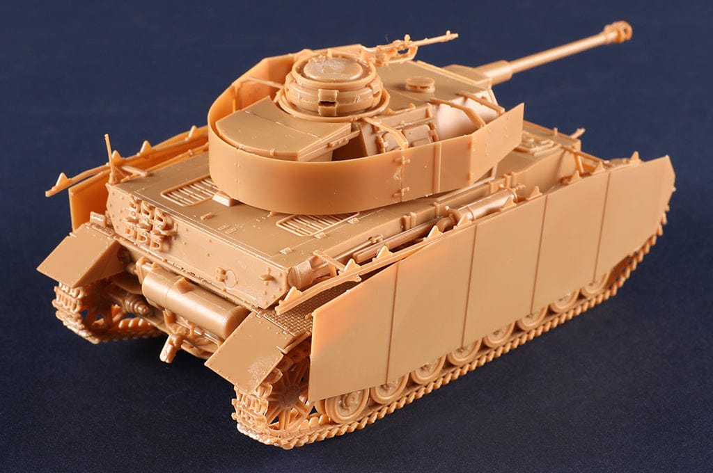 601 - HobbyBoss - 84841 - Pz.Kpfw. IV Ausf. H - unpainted model