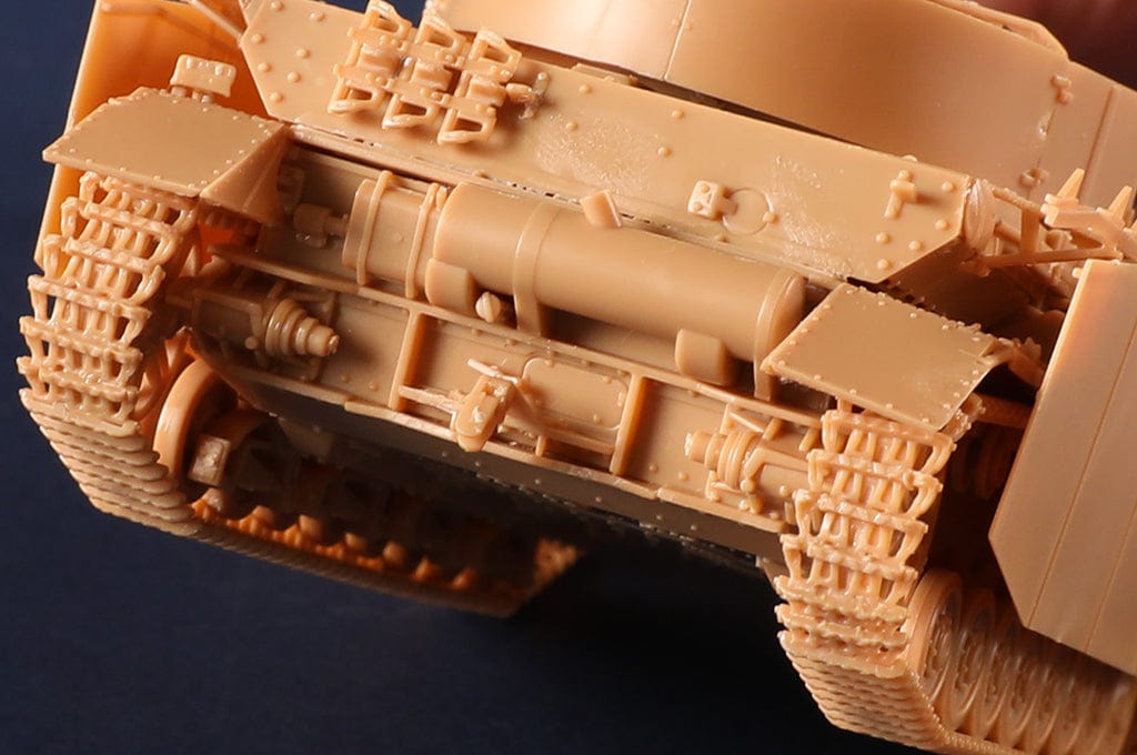 602 - HobbyBoss - 84841 - Pz.Kpfw. IV Ausf. H - unpainted model