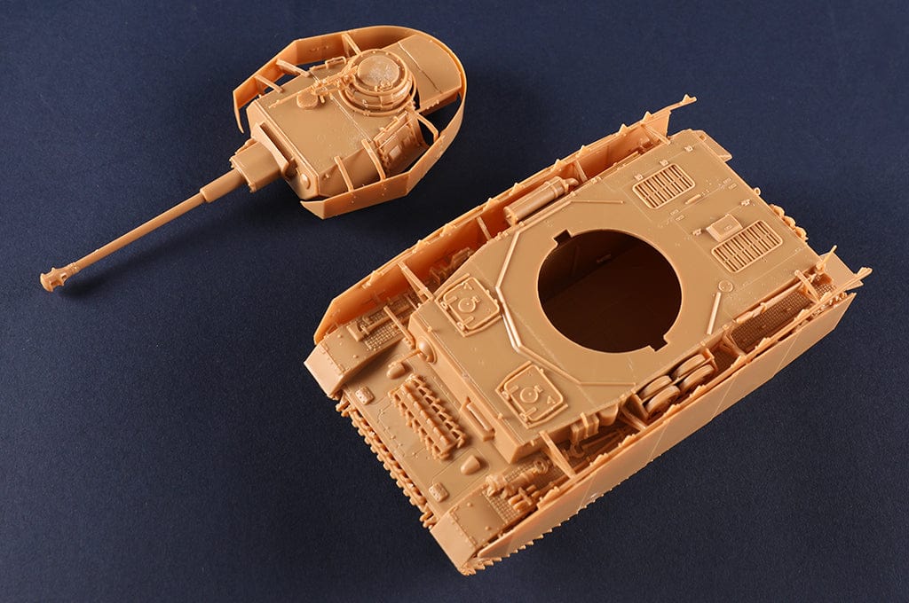 603 - HobbyBoss - 84841 - Pz.Kpfw. IV Ausf. H - unpainted model