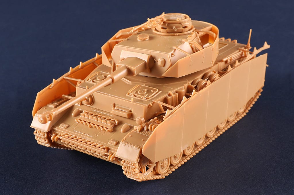 600 - HobbyBoss - 84841 - Pz.Kpfw. IV Ausf. H - unpainted model