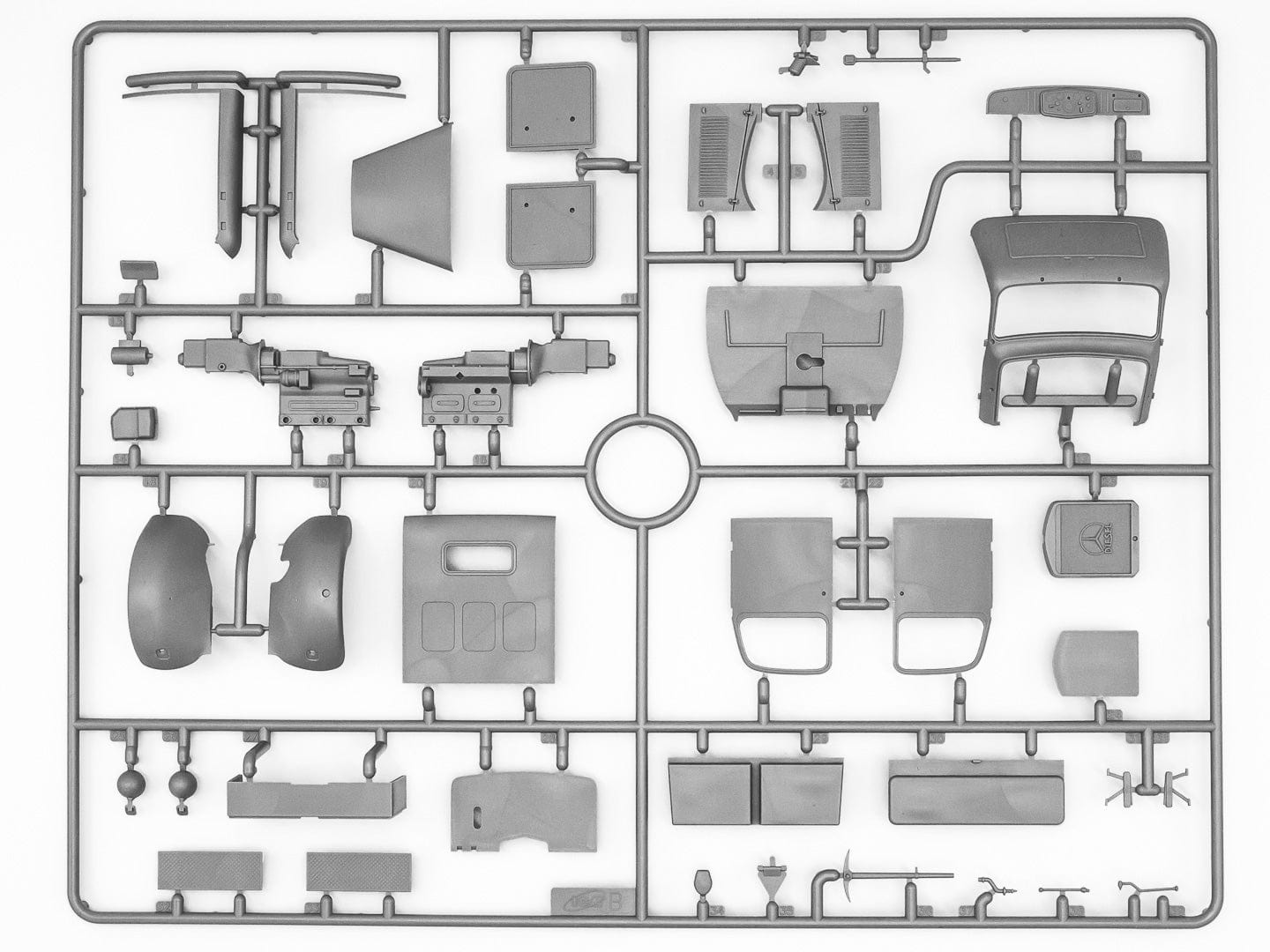 201 - ICM - DS3529 - Vehicles of the DAK - sprue