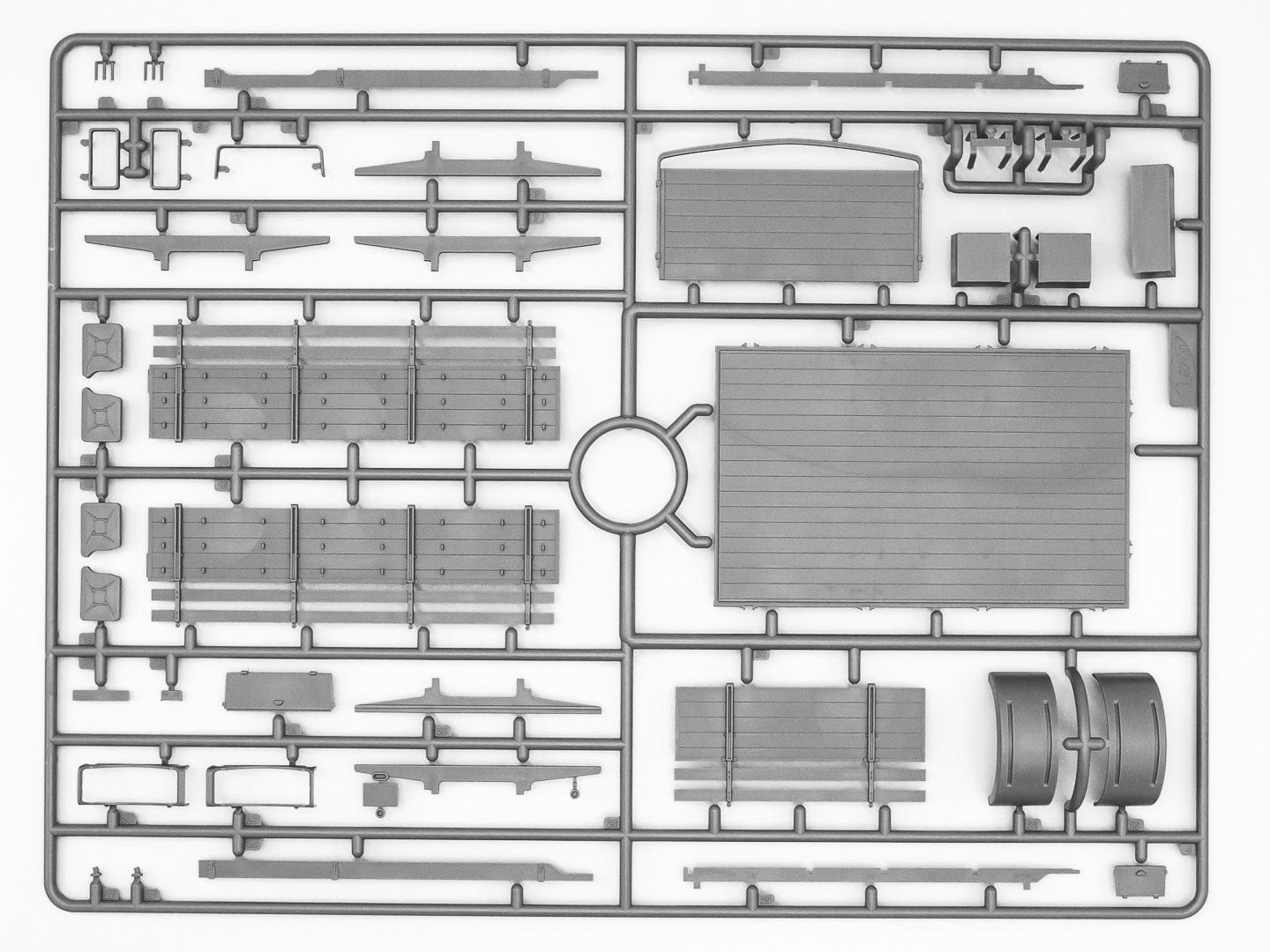 202 - ICM - DS3529 - Vehicles of the DAK - sprue