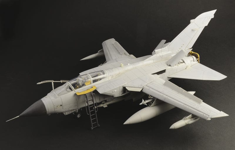 600 - Italeri - 2513 - Panavia Tornado GR4 - unpainted model