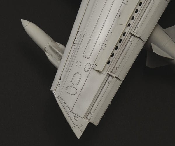 607 - Italeri - 2513 - Panavia Tornado GR4 - unpainted model