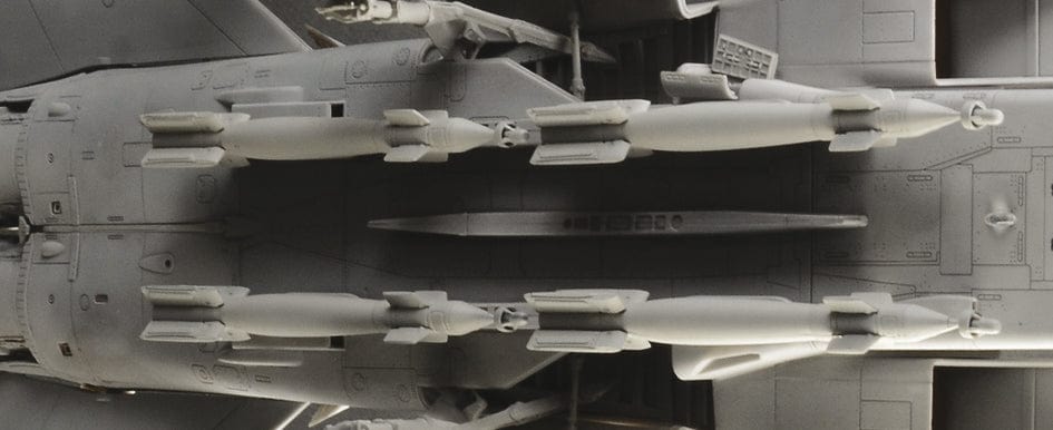 611 - Italeri - 2513 - Panavia Tornado GR4 - unpainted model