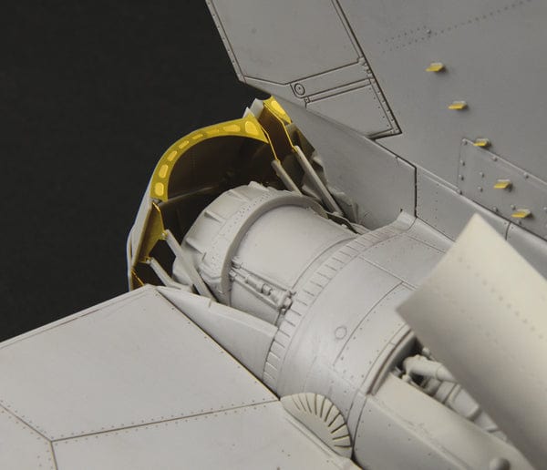 616 - Italeri - 2513 - Panavia Tornado GR4 - unpainted model