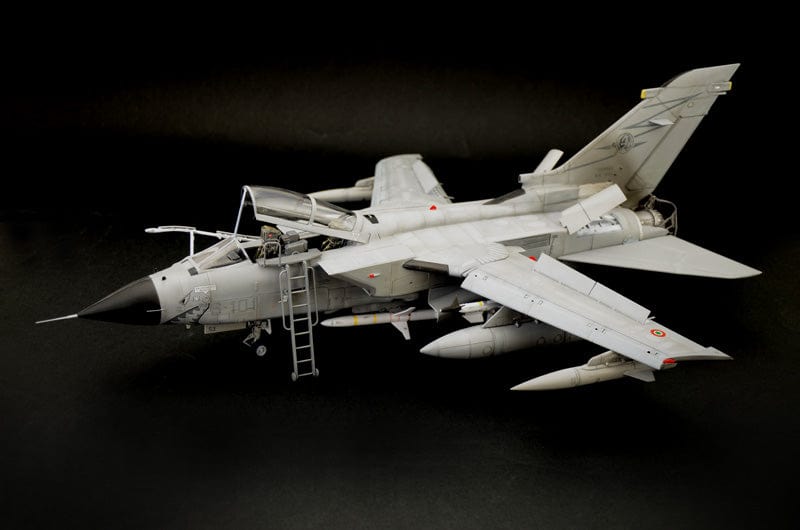 700 - Italeri - 2517 - Panavia Tornado ECR - painted model