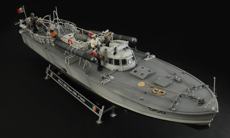 700 - Italeri - 5626 - MAS 563/568 with Crew - painted model