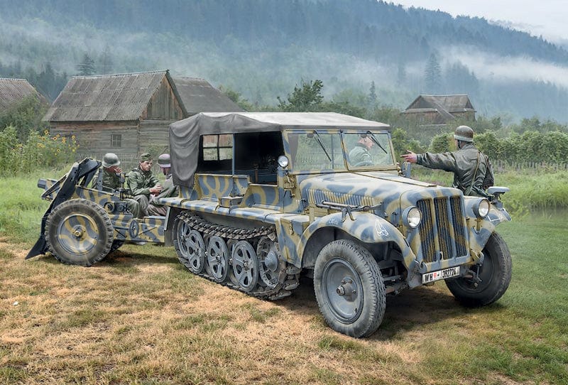 150 - Italeri - 6595 - Sd.Kfz. 10 Demag D7 with 7.5 cm leIG, German Infantry and Crew - box art