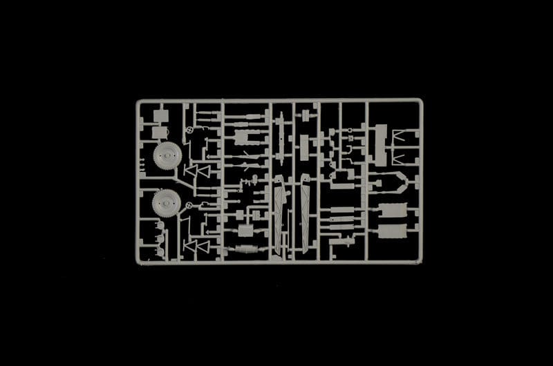 204 - Italeri - 6595 - Sd.Kfz. 10 Demag D7 with 7.5 cm leIG, German Infantry and Crew - sprue