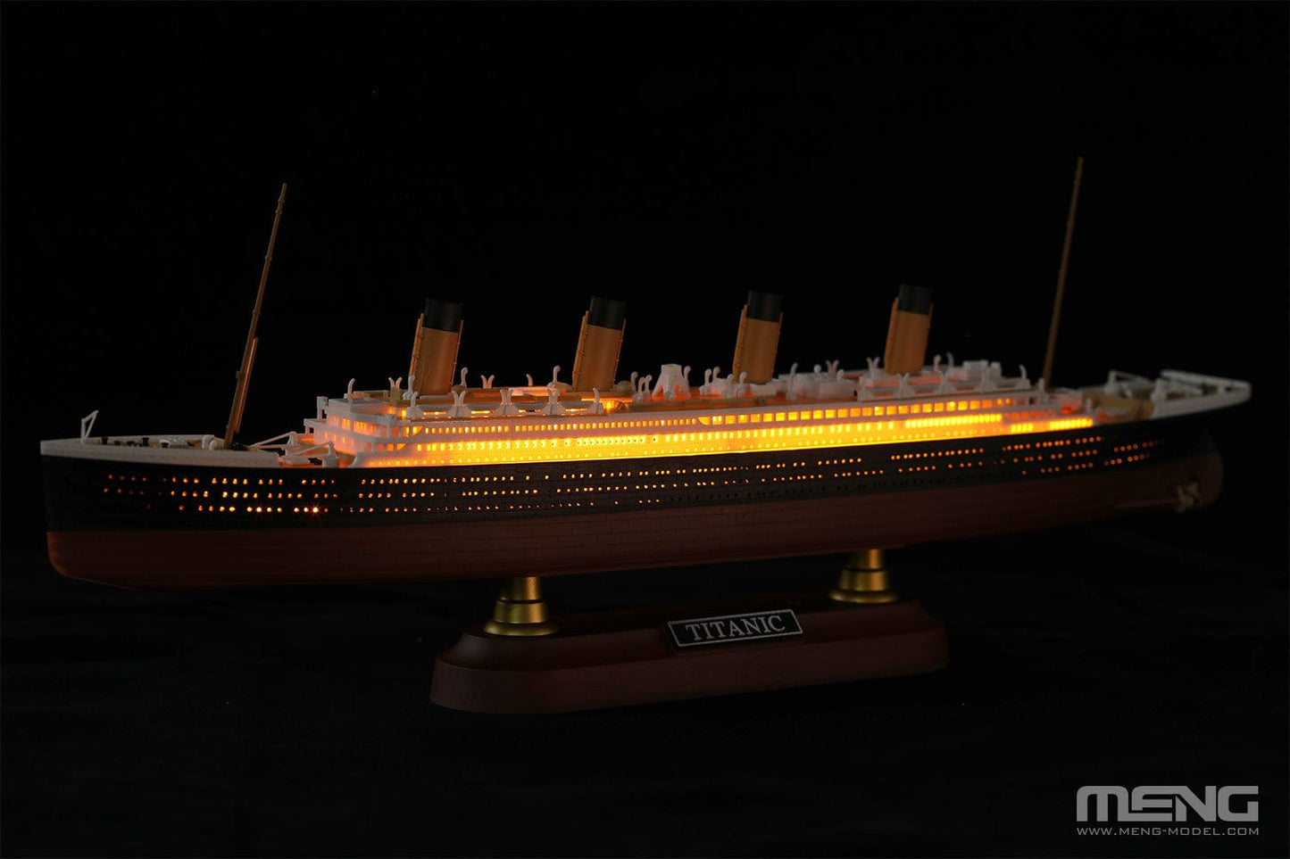 704 - Meng Model - PS-008 - RMS Titanic - painted model