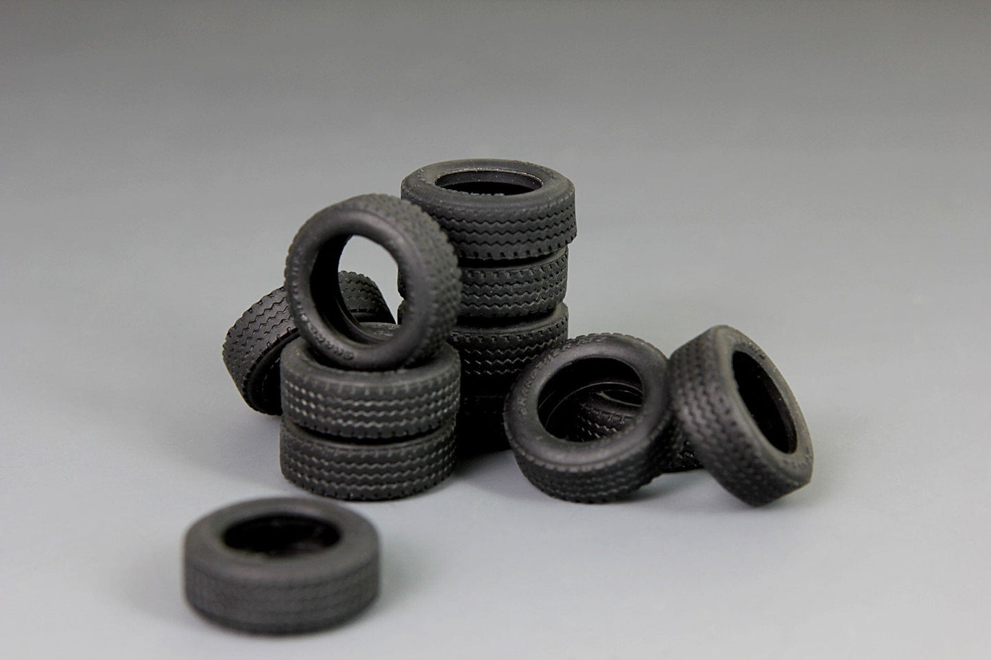 600 - Meng Model - SPS-001 - Tyres - unpainted model