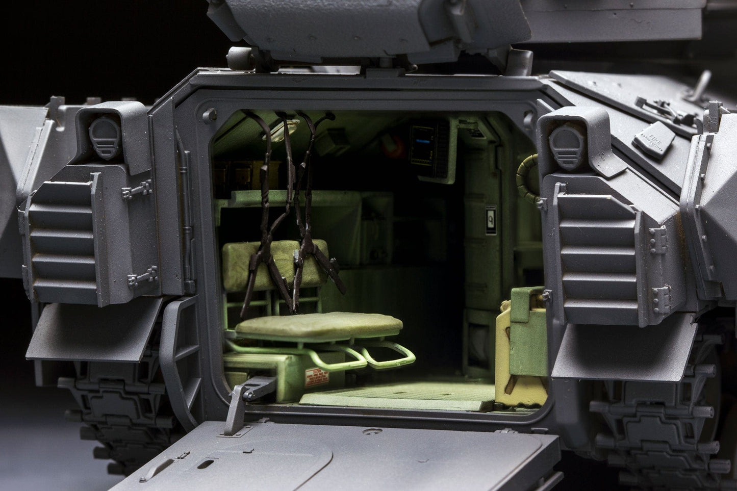 701 - Meng Model - SPS-017 - M3A3 Bradley with BUSK III Interior Set - painted model