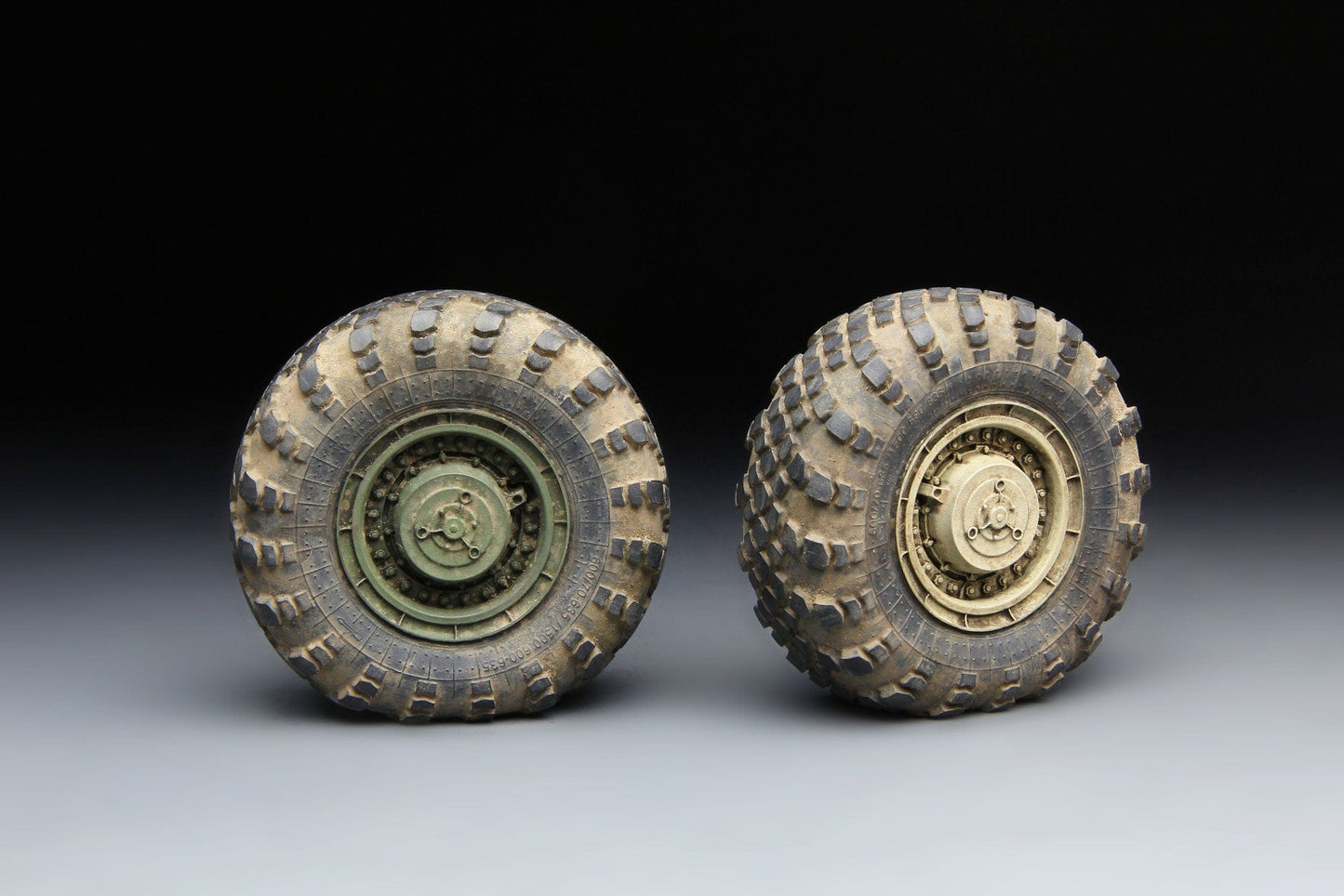 700 - Meng Model - SPS-019 - MAZ-543M Sagged Wheels Set - painted model
