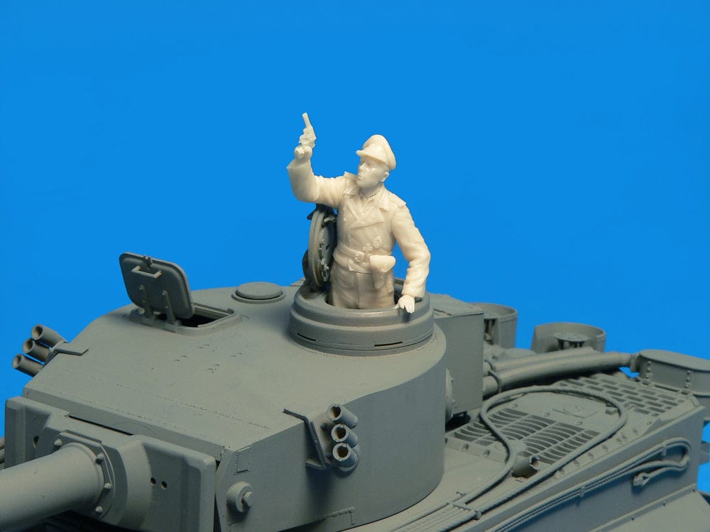 605 - - unpainted model