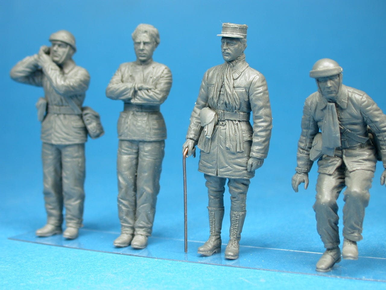 600 - Miniart - 35105 - French Tank Crew - unpainted model