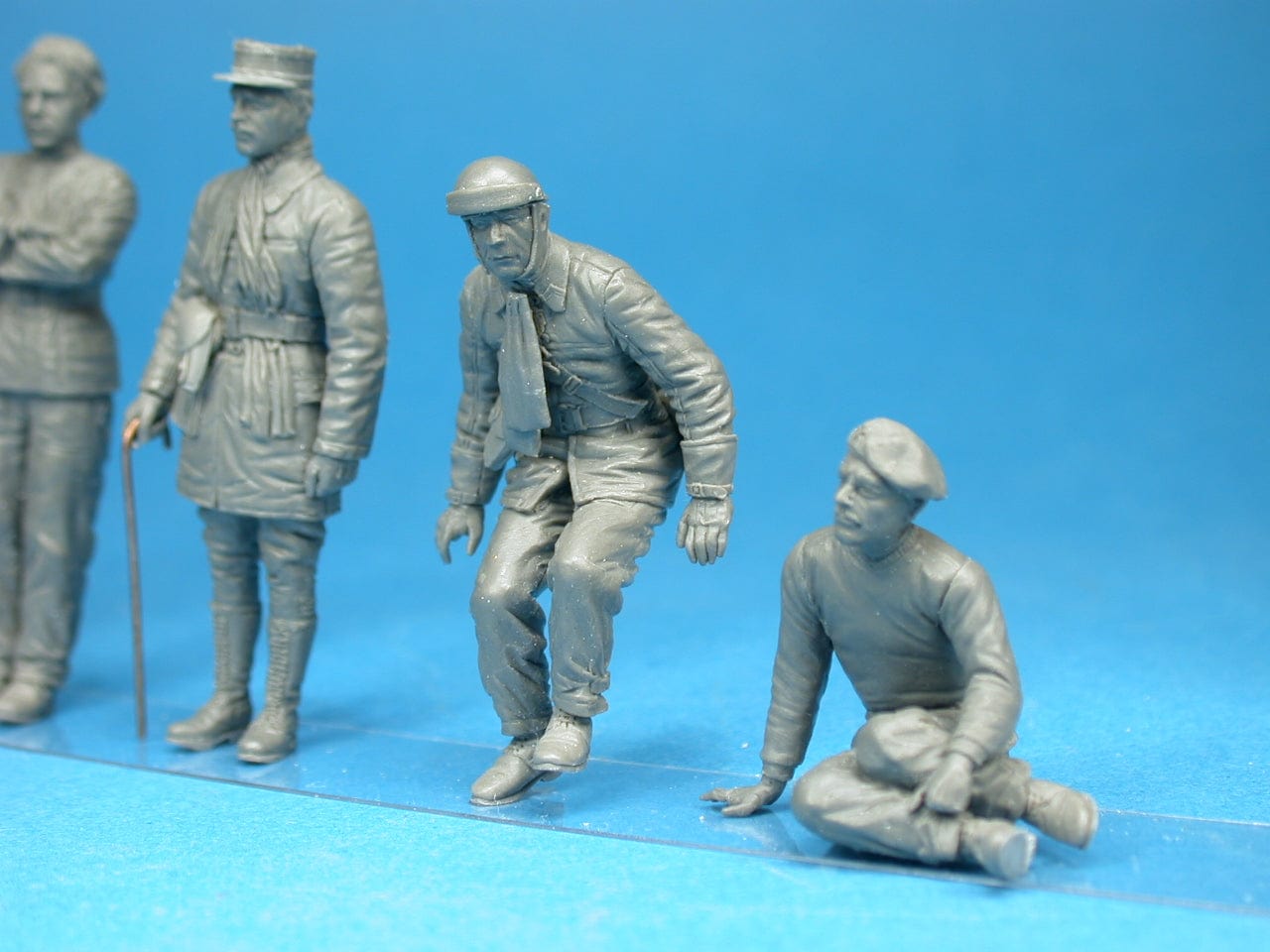 601 - Miniart - 35105 - French Tank Crew - unpainted model