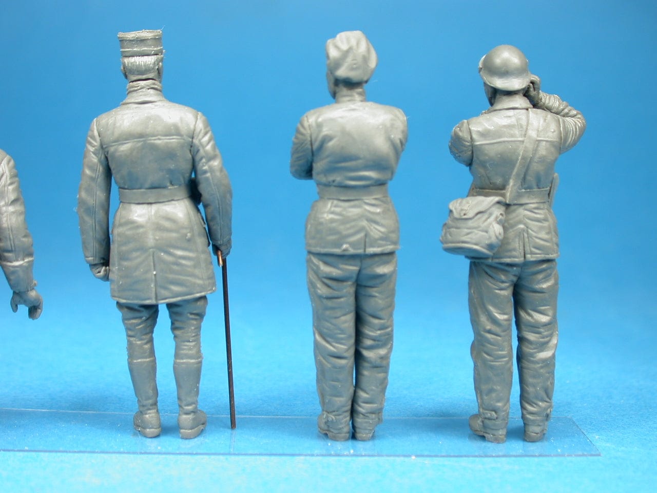 602 - Miniart - 35105 - French Tank Crew - unpainted model