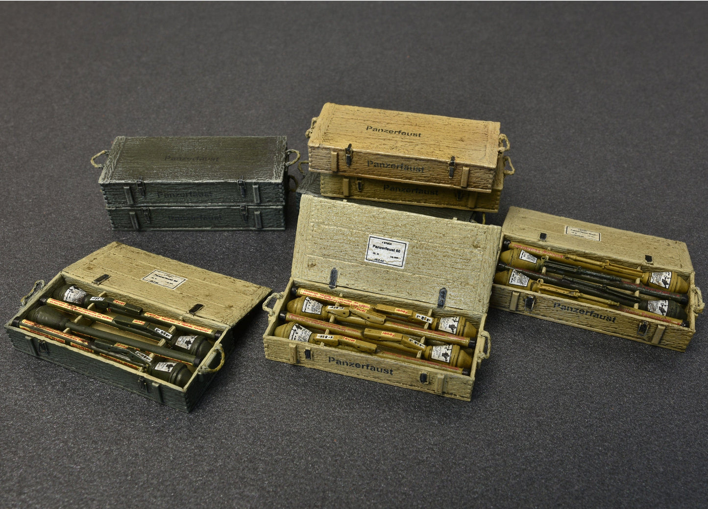 705 - Miniart - 35253 - Panzerfaust 30/60 Set - painted model