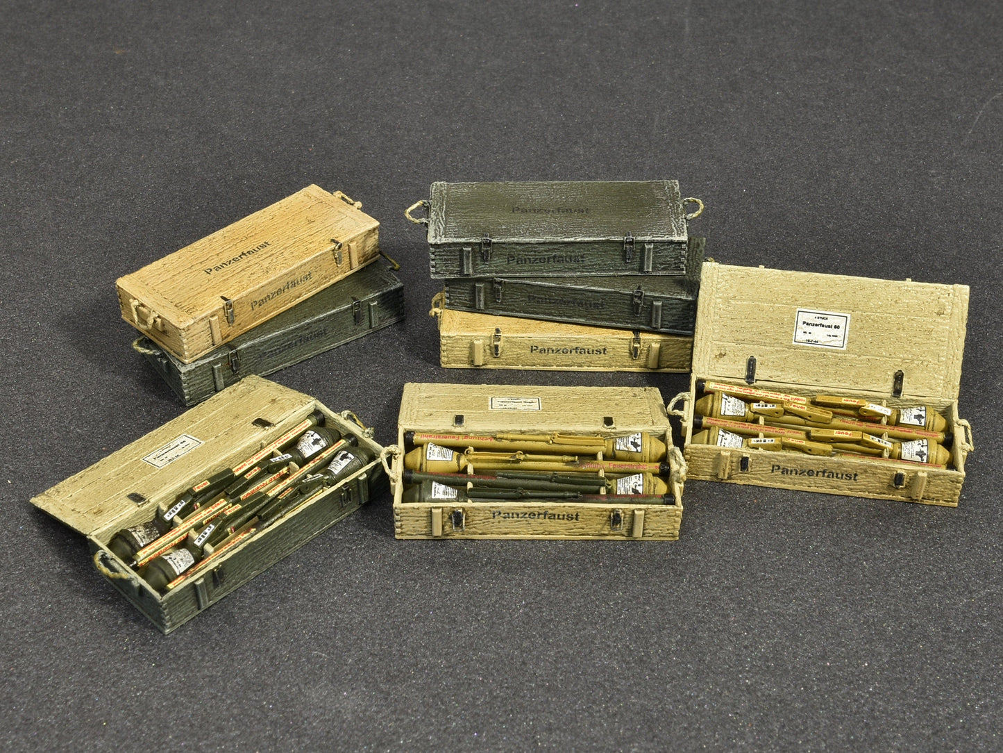 701 - Miniart - 35253 - Panzerfaust 30/60 Set - painted model