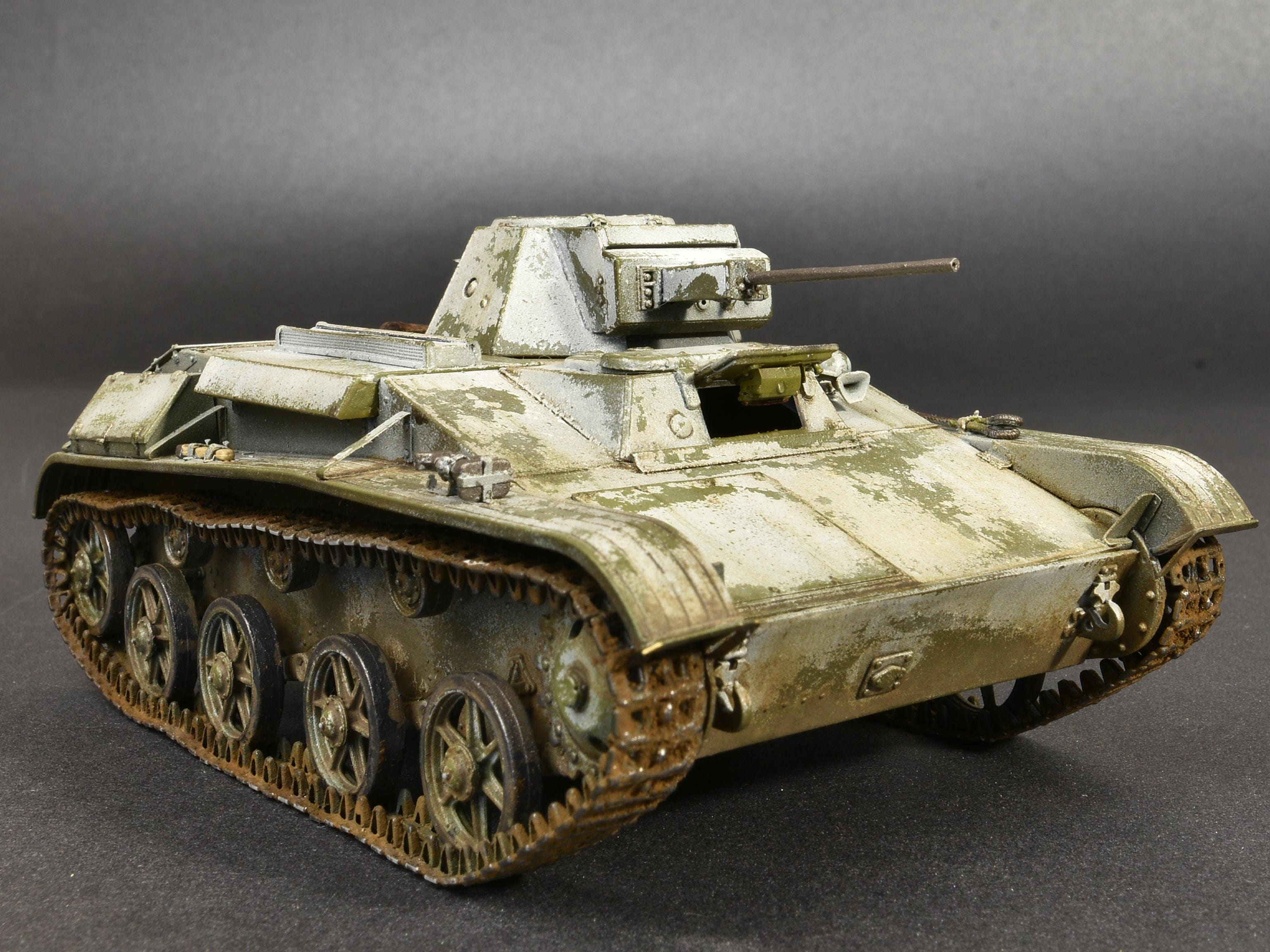 Miniart - 35224 - T-60 Plant No. 37 (early) with Interior - painted model