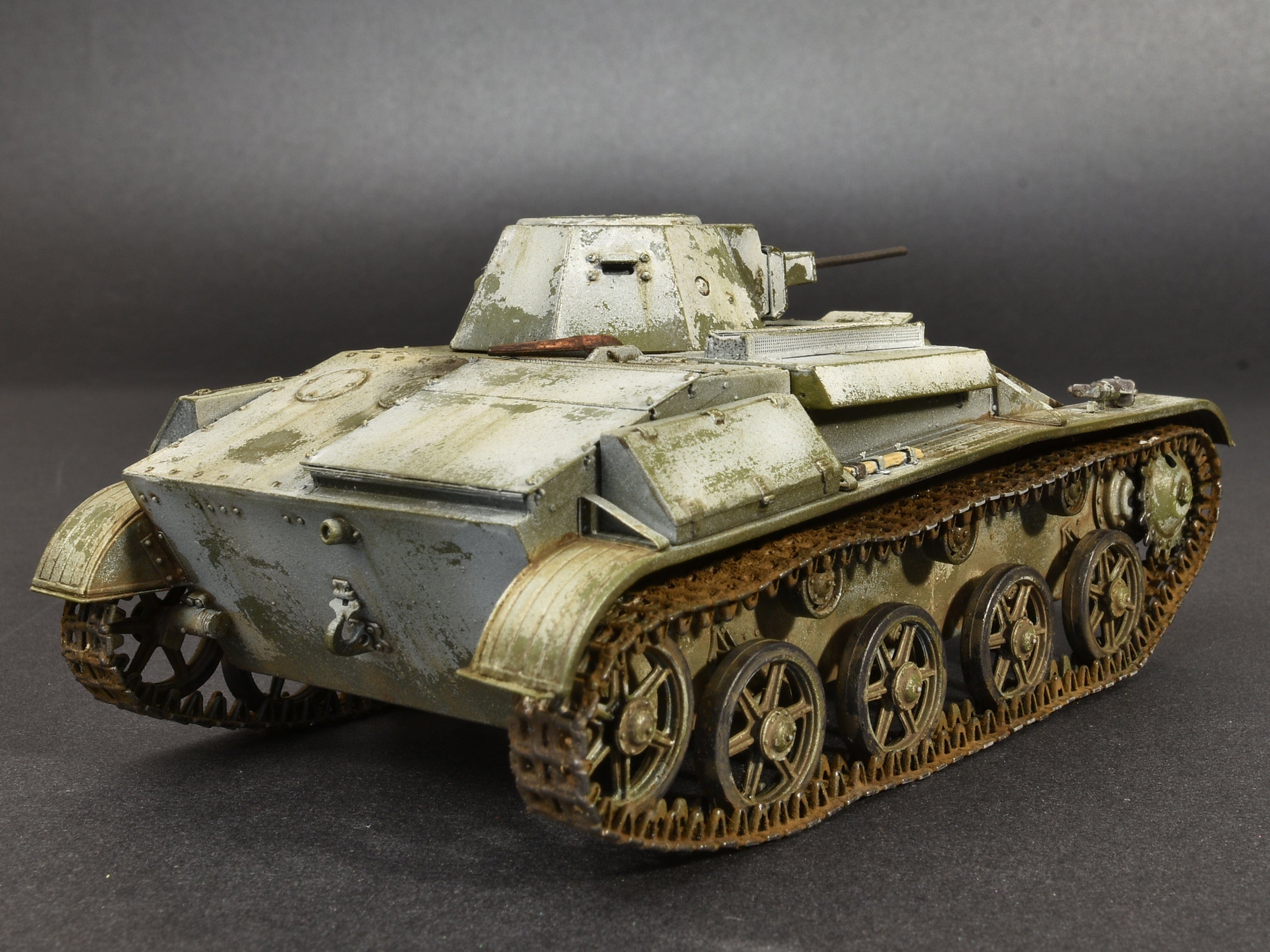 Miniart - 35224 - T-60 Plant No. 37 (early) with Interior - painted model