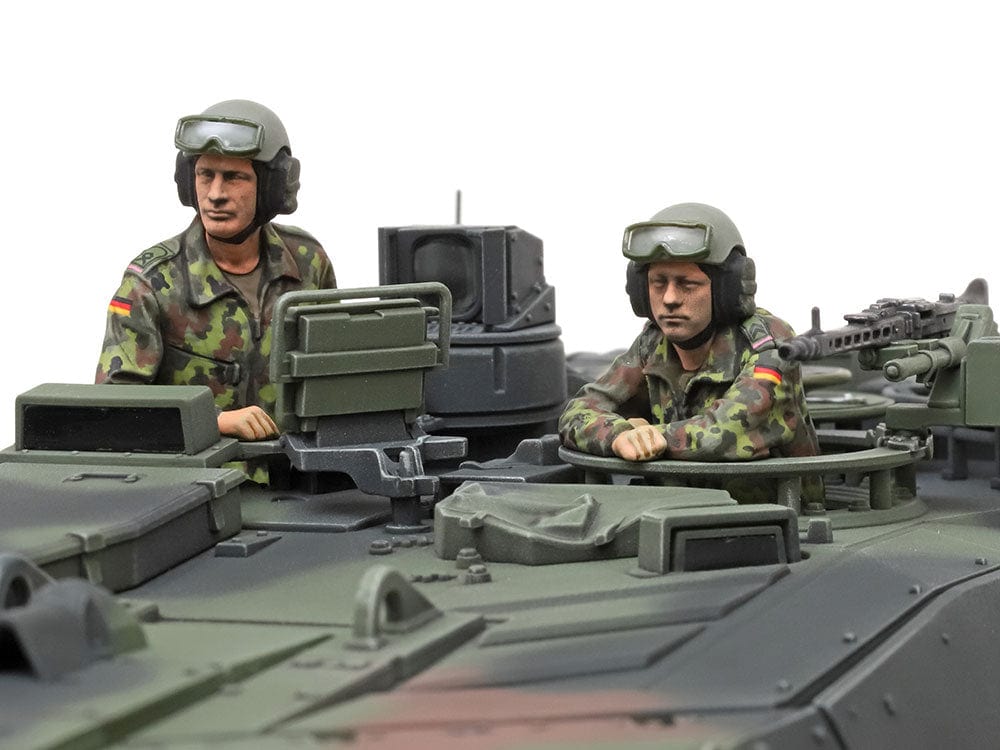 704 - Leopard 2A7V - painted model - Choose whether you give the commander and loader figures helmets or berets. Decals for national marks and different rank insignia are provided.