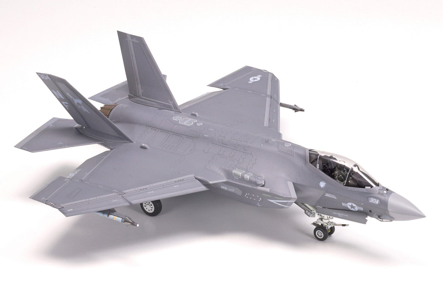 702 - Tamiya - 60794 - Lockheed Martin F-35C Lightning II - painted model