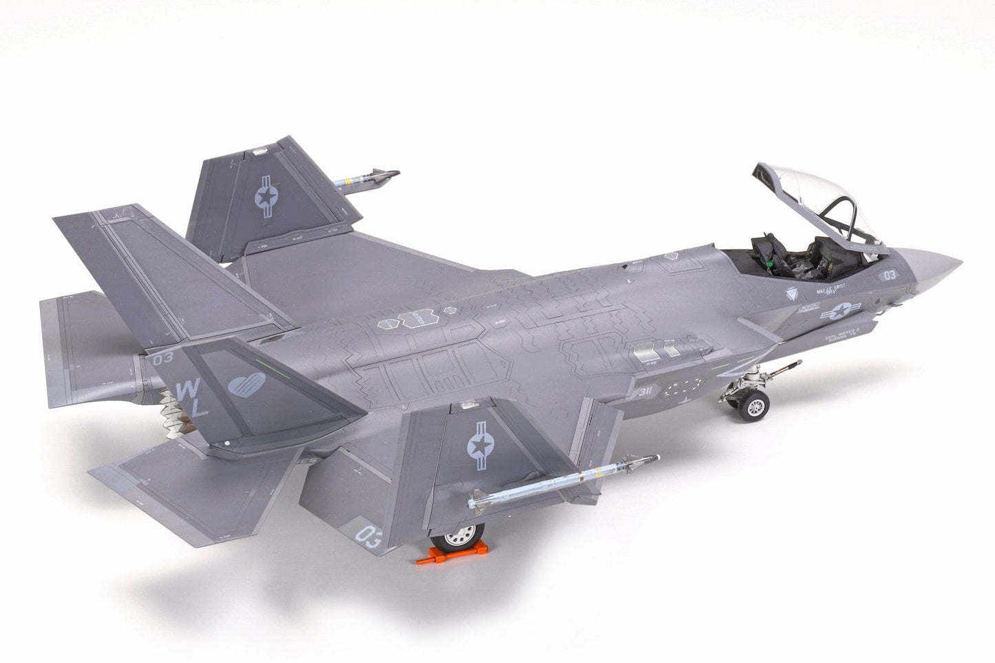 703 - Tamiya - 60794 - Lockheed Martin F-35C Lightning II - painted model