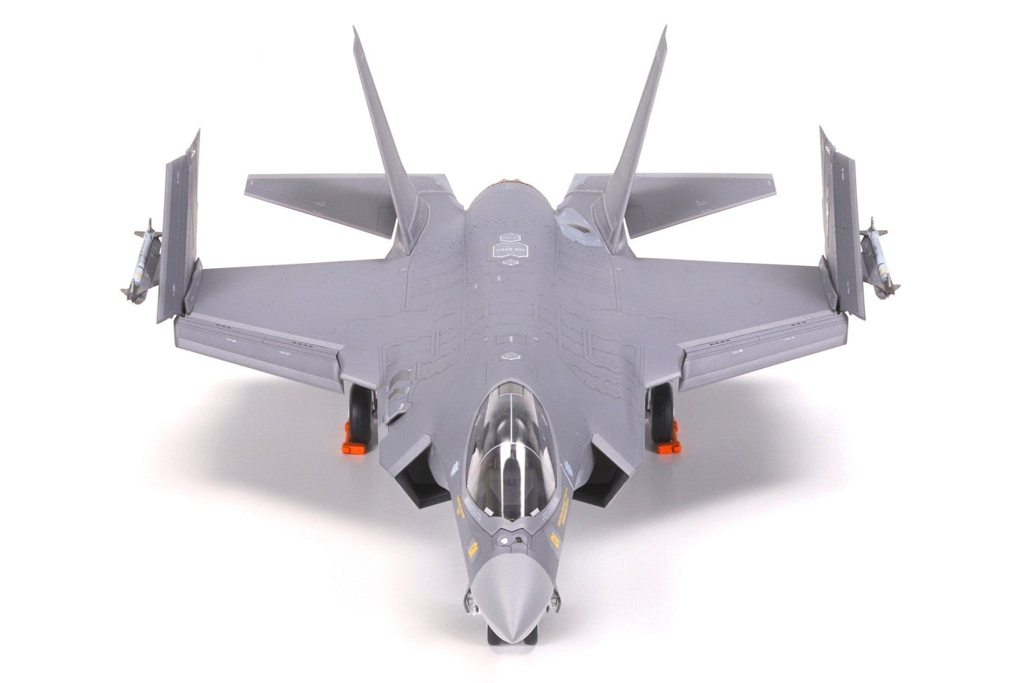 704 - Tamiya - 60794 - Lockheed Martin F-35C Lightning II - painted model