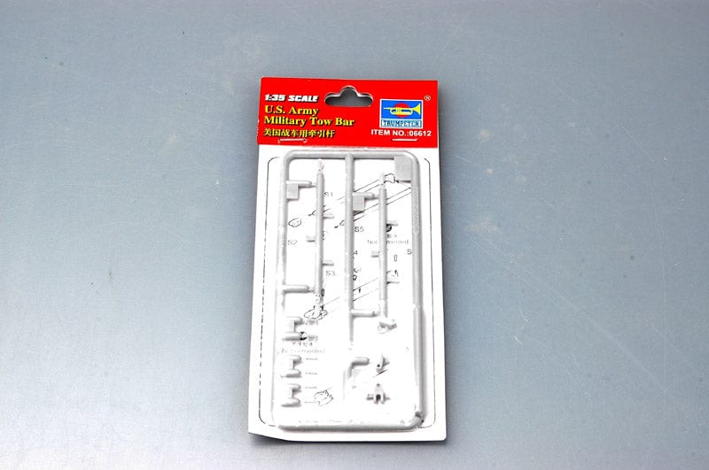 010 - Trumpeter - 06612 - US Army Military Tow Bar with Clevices - primary image