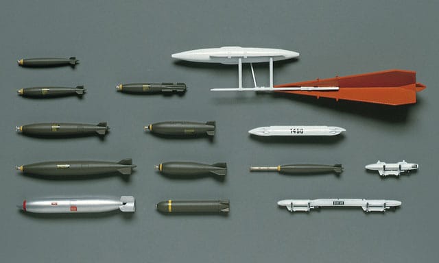 700 - Hasegawa - X481 - Aircraft Weapons Set A - United States Bombs & Tow Target System - painted model