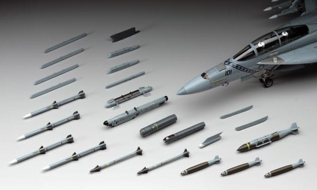 700 - Hasegawa - X4817 - Aircraft Weapons Set E - United States Air to Air Missiles & Target Pods - painted model