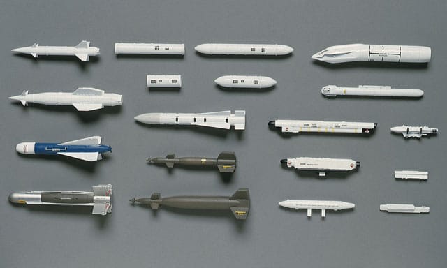 700 - Hasegawa - X482 - Aircraft Weapons Set B - United States Guided Bombs & Rocket Launchers - painted model