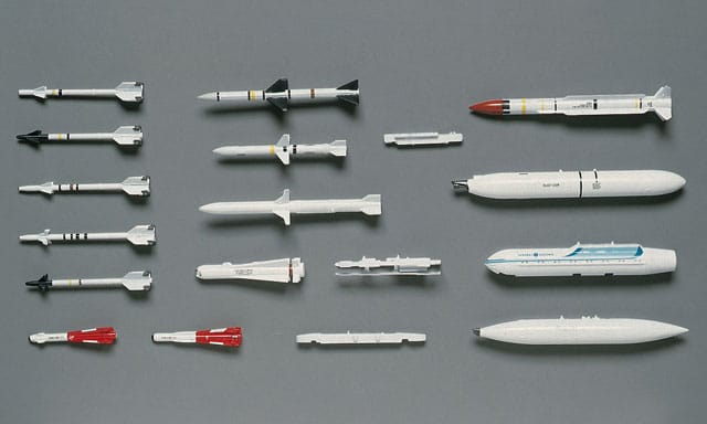 700 - Hasegawa - X483 - Aircraft Weapons Set C - United States Missiles & Gun Pods - painted model