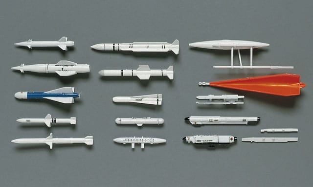 700 - Hasegawa - X724 - Aircraft Weapons Set 4: United States Air to Ground Missiles - painted model