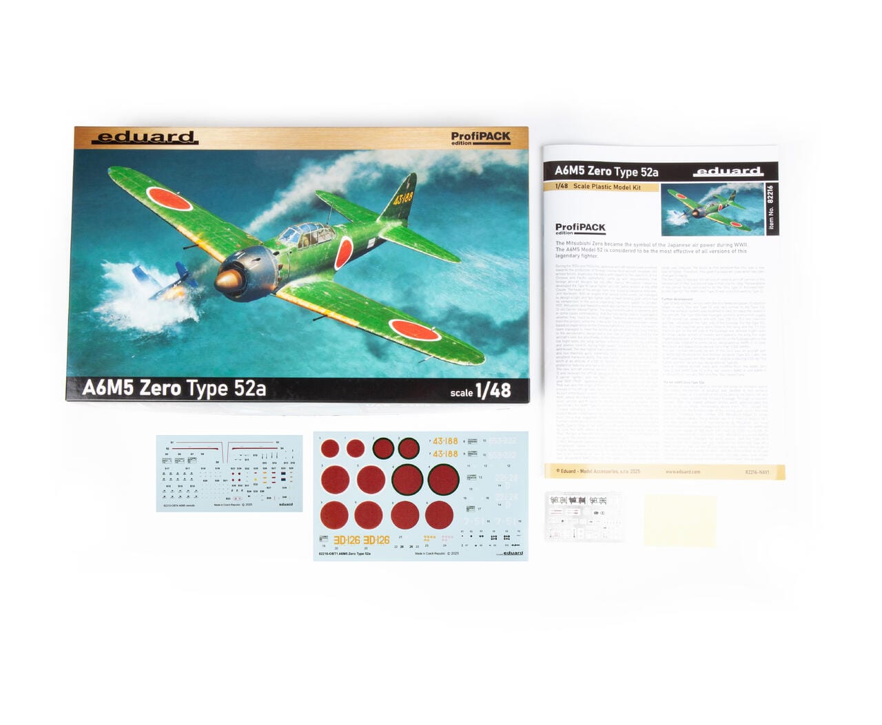 101 - Eduard - 82216 - Mitsubishi A6M5a Zero Model 52 - box contents