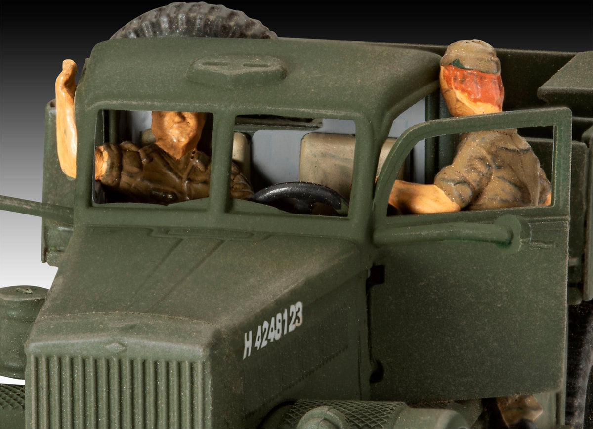 703 - Revell - 03364 - Diamond T M19 Tank Transporter - painted model