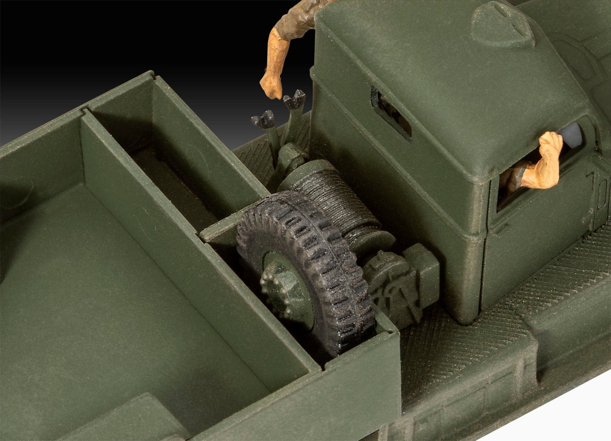 701 - Revell - 03364 - Diamond T M19 Tank Transporter - painted model