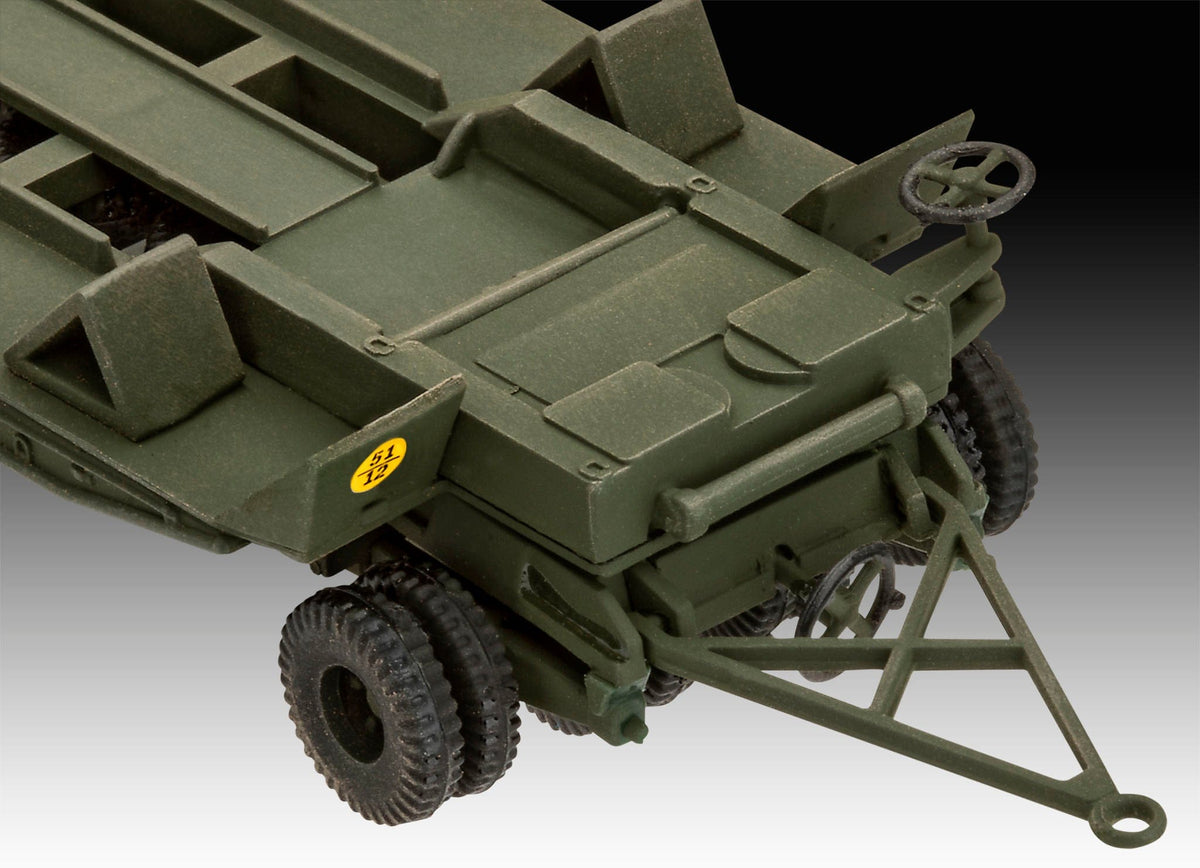 702 - Revell - 03364 - Diamond T M19 Tank Transporter - painted model