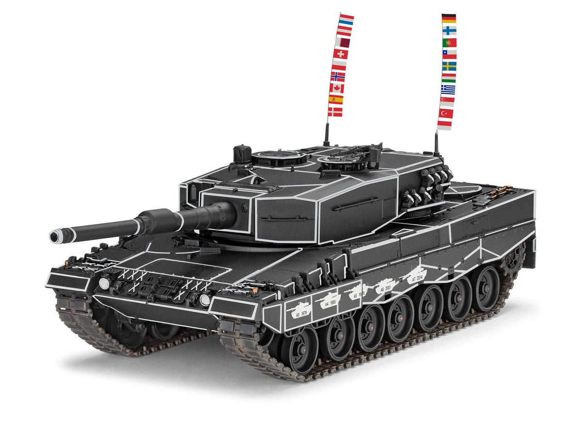 700 - Revell - 63368 - Leopard 2A4 ‘40th Anniversary’ [model set] - painted model