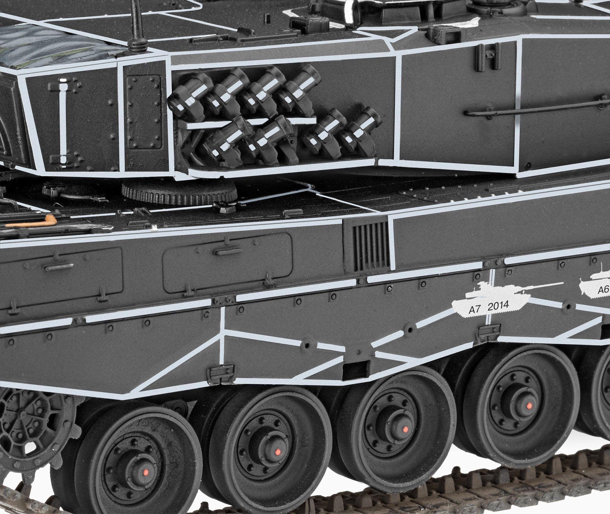 Revell - 63368 - Leopard 2A4 ‘40th Anniversary’ [model set] - painted model