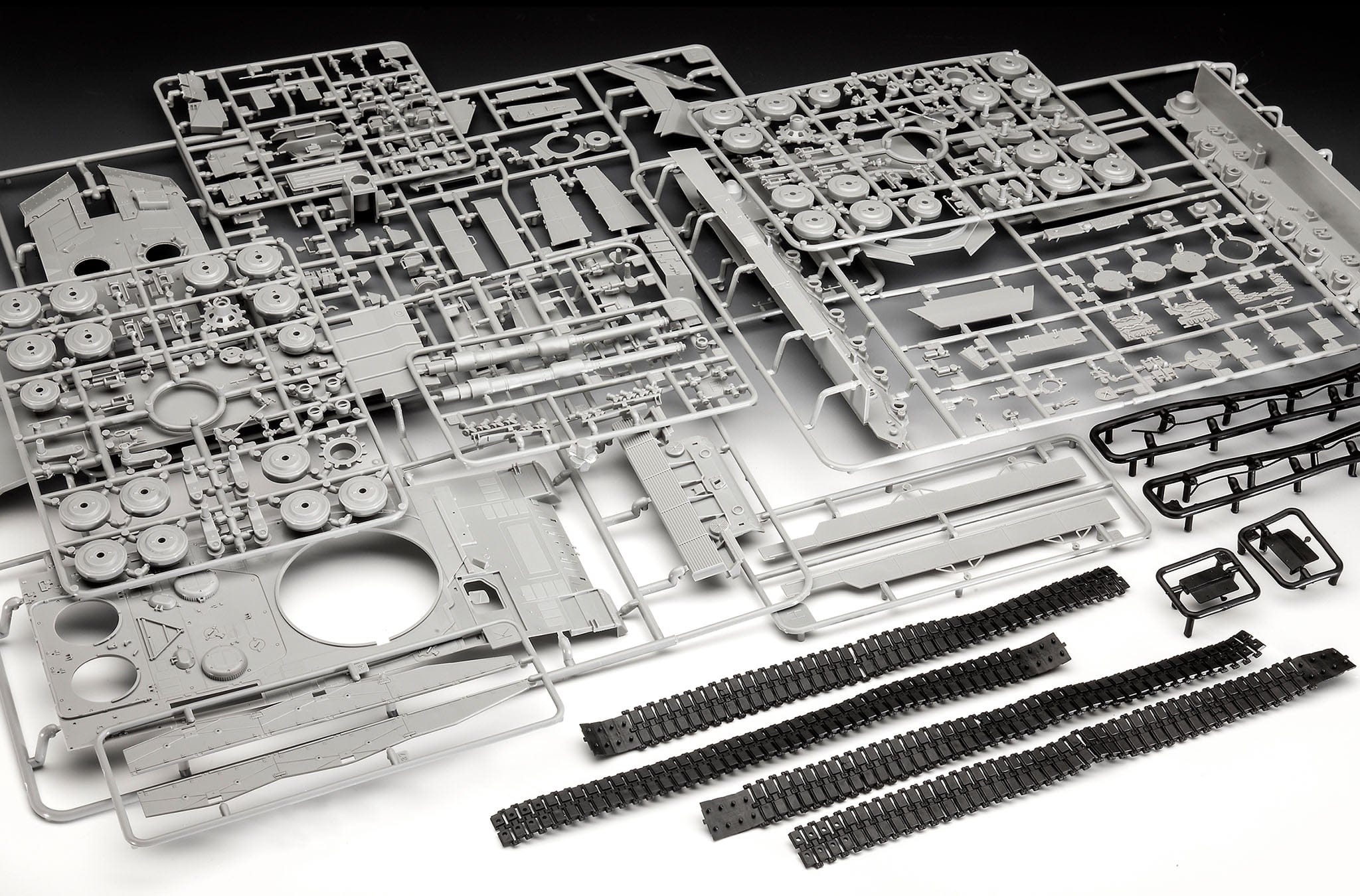 Revell - 63368 - Leopard 2A4 ‘40th Anniversary’ [model set] - sprue